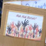 Ribuan buruh yang tergabung dalam Konfederasi Serikat Pekerja Indonesia (KSPI) melakukan aksi long march menuju Istana Merdeka, Jakarta, Senin (6/2/2017). Dalam aksinya ribuan buruh Konfederasi Serikat Pekerja Indonesia (KSPI) menolak keberadaan Tenaga Kerja Asing (TKA) China Ilegal. AKTUAL/Munzir