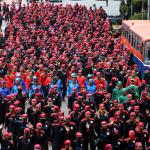 Ribuan buruh yang tergabung dalam Konfederasi Serikat Pekerja Indonesia (KSPI) melakukan aksi long march menuju Istana Merdeka, Jakarta, Senin (6/2/2017). Dalam aksinya ribuan buruh Konfederasi Serikat Pekerja Indonesia (KSPI) menolak keberadaan Tenaga Kerja Asing (TKA) China Ilegal. AKTUAL/Munzir