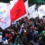 Ribuan buruh yang tergabung dalam Konfederasi Serikat Pekerja Indonesia (KSPI) melakukan aksi long march menuju Istana Merdeka, Jakarta, Senin (6/2/2017). Dalam aksinya ribuan buruh Konfederasi Serikat Pekerja Indonesia (KSPI) menolak keberadaan Tenaga Kerja Asing (TKA) China Ilegal. AKTUAL/Munzir