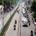 Sejumlah kendaraan melaju di Jalur Transjakarta, Pasar Rumput, Jakarta, Kamis (9/2/2017). Sepanjang tahun 2016 kasus kecelakaan di jalur bus Transjakarta mencapai 852 kasus, masih banyaknya penerobos jalur Busway dan kurangnya pengawasan menyebabkan meningkatnya angka kecelakaan di jalur busTransjakarta. AKTUAL/Munzir