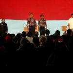 Calon Gubernur dan Wakil Gubernur DKI Jakarta Agus Harimurti Yudhyono dan Sylviana Murni (kiri), Basuki Tjahaja Purnama dan Djarot Saiful Hidayat (tengah) bersama Anies Baswedan dan Sandiaga Uno ( kanan) mengikuti Debat ke-3 di Jakarta, Jumat (10/2/2017). Tema dalam Debat ke-3 Calon Gubernur dan Wakil Gubernur DKI Jakarta mengusung tema Kependudukan dan Peningkatan Kualitas Masyarakat Jakarta. AKTUAL/Munzir