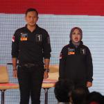 Calon Gubernur dan Wakil Gubernur DKI Jakarta Agus Harimurti Yudhyono dan Sylviana Murni (kiri), Basuki Tjahaja Purnama dan Djarot Saiful Hidayat (tengah) bersama Anies Baswedan dan Sandiaga Uno ( kanan) mengikuti Debat ke-3 di Jakarta, Jumat (10/2/2017). Tema dalam Debat ke-3 Calon Gubernur dan Wakil Gubernur DKI Jakarta mengusung tema Kependudukan dan Peningkatan Kualitas Masyarakat Jakarta. AKTUAL/Munzir