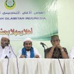 Sekretaris Jenderal Forum Umat Islam (FUI) Muhammad Al Khaththath (kiri) bersama Ketua Umum FPI Ust. Ahmad Shobri Lubis (kedua kiri) saat menggelar jumpa persnya di Gedung Dewan Dakwah, Jakarta, Kamis (9/2/2017). Dalam jumpa persnya Forum Umat Islam (FUI) rencana Aksi 112 Sabtu 11 Februari 2017 "Spirit 212" tetap akan dilakukan dan tidak ada pembatalan Aksi 112 karena tidak ada satupun undang-undang yang dilanggar. AKTUAL/Munzir