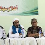 Sekretaris Jenderal Forum Umat Islam (FUI) Muhammad Al Khaththath (kiri) bersama Ketua Umum FPI Ust. Ahmad Shobri Lubis (kedua kiri) saat menggelar jumpa persnya di Gedung Dewan Dakwah, Jakarta, Kamis (9/2/2017). Dalam jumpa persnya Forum Umat Islam (FUI) rencana Aksi 112 Sabtu 11 Februari 2017 "Spirit 212" tetap akan dilakukan dan tidak ada pembatalan Aksi 112 karena tidak ada satupun undang-undang yang dilanggar. AKTUAL/Munzir