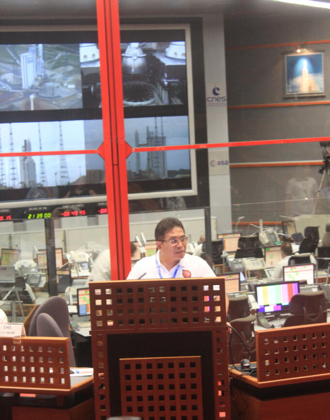 Direktur Utama Telkom Alex J. Sinaga saat pidato sebelum peluncuran Satelit Telkom 3S di Jupiter Control Room, Guiana Space Center,