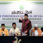 Ketua GNPF - MUI Ustadz Bachtiar Nasir (tengah) dan bersama para pimpinan ormas Islam menggelar jumpa pers di kantor MUI Pusat, Jakarta, Jumat (3/2/2017). Dalam jumpa persnya Gerakan Nasional Pengawal Fatwa Majelis Ulama Indonesia (GNPF-MUI) mengecam keras kepada terdakwa kasus penodaan agama oleh Basuki Tjahja Purnama (Ahok) dan penasihat hukumnya atas sikap penghinaan mereka terhadap ulama khususnya KH. Makruf Amin dan menuntut agar terdakwa Basuki Tjahja Purnama (Ahok) ditahan selama proses hukum dan dihukum maksimal atas perbuatannya. AKTUAL/Munzir