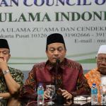 Ketua GNPF - MUI Ustadz Bachtiar Nasir (tengah) dan bersama para pimpinan ormas Islam menggelar jumpa pers di kantor MUI Pusat, Jakarta, Jumat (3/2/2017). Dalam jumpa persnya Gerakan Nasional Pengawal Fatwa Majelis Ulama Indonesia (GNPF-MUI) mengecam keras kepada terdakwa kasus penodaan agama oleh Basuki Tjahja Purnama (Ahok) dan penasihat hukumnya atas sikap penghinaan mereka terhadap ulama khususnya KH. Makruf Amin dan menuntut agar terdakwa Basuki Tjahja Purnama (Ahok) ditahan selama proses hukum dan dihukum maksimal atas perbuatannya. AKTUAL/Munzir