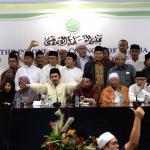 Ketua GNPF - MUI Ustadz Bachtiar Nasir (tengah) dan bersama para pimpinan ormas Islam menggelar jumpa pers di kantor MUI Pusat, Jakarta, Jumat (3/2/2017). Dalam jumpa persnya Gerakan Nasional Pengawal Fatwa Majelis Ulama Indonesia (GNPF-MUI) mengecam keras kepada terdakwa kasus penodaan agama oleh Basuki Tjahja Purnama (Ahok) dan penasihat hukumnya atas sikap penghinaan mereka terhadap ulama khususnya KH. Makruf Amin dan menuntut agar terdakwa Basuki Tjahja Purnama (Ahok) ditahan selama proses hukum dan dihukum maksimal atas perbuatannya. AKTUAL/Munzir