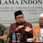 Ketua GNPF - MUI Ustadz Bachtiar Nasir (tengah) dan bersama para pimpinan ormas Islam menggelar jumpa pers di kantor MUI Pusat, Jakarta, Jumat (3/2/2017). Dalam jumpa persnya Gerakan Nasional Pengawal Fatwa Majelis Ulama Indonesia (GNPF-MUI) mengecam keras kepada terdakwa kasus penodaan agama oleh Basuki Tjahja Purnama (Ahok) dan penasihat hukumnya atas sikap penghinaan mereka terhadap ulama khususnya KH. Makruf Amin dan menuntut agar terdakwa Basuki Tjahja Purnama (Ahok) ditahan selama proses hukum dan dihukum maksimal atas perbuatannya. AKTUAL/Munzir