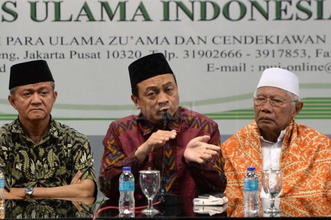 Ketua GNPF - MUI Ustadz Bachtiar Nasir (tengah) dan bersama para pimpinan ormas Islam menggelar jumpa pers di kantor MUI Pusat, Jakarta, Jumat (3/2/2017). Dalam jumpa persnya Gerakan Nasional Pengawal Fatwa Majelis Ulama Indonesia (GNPF-MUI) mengecam keras kepada terdakwa kasus penodaan agama oleh Basuki Tjahja Purnama (Ahok) dan penasihat hukumnya atas sikap penghinaan mereka terhadap ulama khususnya KH. Makruf Amin dan menuntut agar terdakwa Basuki Tjahja Purnama (Ahok) ditahan selama proses hukum dan dihukum maksimal atas perbuatannya. AKTUAL/Munzir