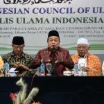 Ketua GNPF - MUI Ustadz Bachtiar Nasir (tengah) dan bersama para pimpinan ormas Islam menggelar jumpa pers di kantor MUI Pusat, Jakarta, Jumat (3/2/2017). Dalam jumpa persnya Gerakan Nasional Pengawal Fatwa Majelis Ulama Indonesia (GNPF-MUI) mengecam keras kepada terdakwa kasus penodaan agama oleh Basuki Tjahja Purnama (Ahok) dan penasihat hukumnya atas sikap penghinaan mereka terhadap ulama khususnya KH. Makruf Amin dan menuntut agar terdakwa Basuki Tjahja Purnama (Ahok) ditahan selama proses hukum dan dihukum maksimal atas perbuatannya. AKTUAL/Munzir