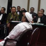 Pemimpin Front Pembela Islam (FPI) Rizieq Shihab tiba di Gedung Kementerian Pertanian, Jakarta Selatan, Selasa (28/2). Sidang ke-12 perkara penodaan agama dengan terdakwa Gubernur DKI Jakarta Basuki Tjahaja Purnama (Ahok) menghadirkan dua orang saksi ahli dari Jaksa Penuntut Umum, Pemimpin Front Pembela Islam (FPI) Rizieq Shihab dan ahli hukum pidana dari Majelis Ulama Indonesia (MUI) Abdul Choir Ramadhan. Media Indonesia-Pool/MI/RAMDANI