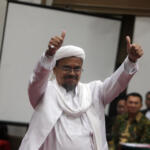 Ketua Umum FPI Habib Muhammad Rizieq Shihab menjadi saksi di persidangan ke-12 kasus dugaan penistaan agama dengan terdakwa Gubernur DKI Jakarta, Basuki T Purnama (Ahok) yang digelar oleh Pengadilan Negeri Jakarta Utara di Auditorum Kementerian Pertanian, Jakarta, Selasa (28/2/17). Pada sidang ke-12 kali ini Jaksa Penuntut Umum (JPU) menghadirkan dua saksi ahli yaitu Ketua Umum FPI, Habib Riziek Shihab dan Ahli pidana dari MUI, Abdul Chair Ramadhan. Sindonews.com-POOL/Isra Triansyah