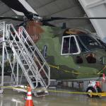 Helikopter Agusta Westland (AW) 101 terparkir dengan dipasangi garis polisi di Hanggar Skadron Teknik 021 Pangkalan Udara Halim Perdanakusuma, Jakarta Timur, Kamis (9/2). KASAU Marsekal TNI Hadi Tjahjanto telah membentuk tim investigasi untuk meneliti proses perencanaan, pengadaan dan menelisik pengiriman helikopter tersebut. ANTARA FOTO/Widodo S. Jusuf/POOL/17.