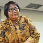 Plt Dirut PT Pertamina (Persero) Yenni Andayani menghadiri acara keterangan pers di Kementerian BUMN, Jakarta, Jumat (3/2). Kementerian BUMN selaku pemegang saham melalui RUPS mencopot Dirut PT Pertamina (Persero) Dwi Soetjipto dan menunjuk Direktur Gas Pertamina Yenni Andayani sebagai pelaksana tugas (Plt) direktur utama di perusahaan minyak dan gas pelat merah tersebut. AKTUAL/Tino Oktaviano