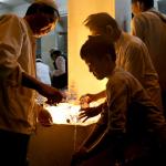 Puluhan ribu Umat muslim melaksanakan salat Subuh dalam rangkaian aksi 112 bela Islam di Masjid Istiqlal, Jakarta Pusat, Sabtu (11/2). Salat subuh dan zikir bersama ini dihadiri oleh calon gubernur dan wakil gubernur DKI Jakarta, yakni nomor urut satu Agus Harimurti Yudhoyono (AHY) dan nomor urut tiga Anies Baswedan-Sandiaga Uno. AKTUAL/Tino Oktaviano