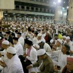 Ustad Arifin Ilham memberikan tausiyah dan memimpin zikir saat rangkaian aksi 112 bela Islam di Masjid Istiqlal, Jakarta Pusat, Sabtu (11/2). Salat subuh dan zikir bersama ini dihadiri oleh calon gubernur dan wakil gubernur DKI Jakarta, yakni nomor urut satu Agus Harimurti Yudhoyono (AHY) dan nomor urut tiga Anies Baswedan-Sandiaga Uno. AKTUAL/Tino Oktaviano