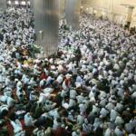 Peserta aksi damai 112 mendengarkan tausiyah dari para ulama di Masjid Istiqlal, Jakarta, Sabtu (11/2). Semula aksi 112 dirancang long march dari Lapangan Monas ke Bundaran Hotel Indonesia menjadi aksi tausiyah di Masjid Istiqlal guna mendengarkan para ulama memberikan pencerahan kepada umat. AKTUAL/Tino Oktaviano