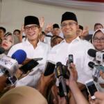 Calon gubernur dan wakil gubernur DKI, Anies Baswedan dan Sandiaga Uno memberikan keterangan di DPP Gerindra, Jakarta, Rabu (15/2). Pilkada DKI merupakan simbol 'pertarungan' dua kekuatan. "Pilkada, DKI khususnya sudah menjadi simbol pertarungan antara yang ingin memperjuangkan keadilan, kebenaran, kejujuran dan yang ingin membuktikan bahwa uang bisa menjajah seluruh rakyat Indonesia. AKTUAL/Tino Oktaviano