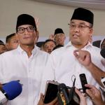 Calon gubernur dan wakil gubernur DKI, Anies Baswedan dan Sandiaga Uno memberikan keterangan di DPP Gerindra, Jakarta, Rabu (15/2). Pilkada DKI merupakan simbol 'pertarungan' dua kekuatan. "Pilkada, DKI khususnya sudah menjadi simbol pertarungan antara yang ingin memperjuangkan keadilan, kebenaran, kejujuran dan yang ingin membuktikan bahwa uang bisa menjajah seluruh rakyat Indonesia. AKTUAL/Tino Oktaviano