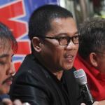 Tim Pemenangan AHY-Sylvi dari Partai Demokrat Roy Suryo (kiri), Tim Pemenangan AHY Sylvi dari PAN Yandri Susanto (tengah) dan Tim Pemenangan Ahok-Djarot Trimedya Panjaitan (kanan), hadir dalam diskusi yang bertajuk 'Sinema Politik Pilkada DKI", di Jakarta, Sabtu (18/2). Diskusi yang juga diikuti oleh Founder Lembaga Survey Kedai KOPI Hendri Satrio, Ketua Tim Pemenangan Anies-Sandi dari PKS Mardani Ali Sera, dan Analis Politik LIPI Siti Zuhro, ini selain membahas soal kisruh para pendukung masing-masing pasangan Calon Gubernur dan Wakil Gubernur DKI Jakarta yang banyak terjadi di Media Sosial, dan arah dukungan pasangan AHY-Sylvi pasca tersingkir pada putaran pertama Pilkada DKI Jakarta. AKTUAL/Tino Oktaviano