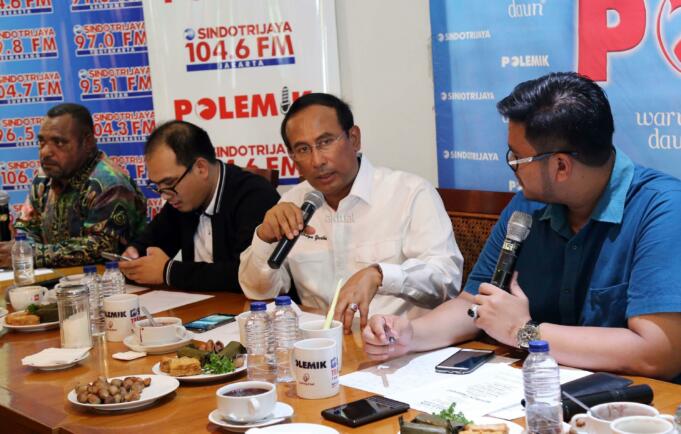 Ketua Komisi VII DPR RI Satya Yudha, saat diskusi polemik dengan tema "Republik Freeport" di Jakarta, Sabtu (25/2). Sikap PT Freeport Indonesia yang terus-terusan ngotot melawan pemerintah RI adalah wajar. Sebabnya, Freeport sempat nyaman dimanjakan oleh pemerintahan Susilo Bambang Yudhoyono (SBY) dan dijamin oleh surat Sudirman Said ketika masih menjabat Menteri Energi dan Sumber Daya Mineral. AKTUAL/Tino Oktaviano