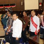 Ketua Dewan Perwakilan Rakyat (DPR) Setya Novanto didampingi oleh Wakil Ketua DPR RI Fahri Hamzah meninjau persiapan pelaksanaan kedatangan Raja Salman Bin Abdulazis di Ruang Paripurna Gedung DPR Komplek Parlemen, Senayan, Jakarta, Selasa (28/2). Raja Arab Saudi Salman bin Abdulaziz al-Saud akan mengunjungi DPR, Kamis (2/3) siang. Pada kesempatan tersebut, Raja Salman akan menyampaikan pidato kurang lebih selama 10 menit menggunakan Bahasa Arab. Sebelum Raja Salman berpidato, Ketua DPR RI Setya Novanto akan menyampaikan pidato terlebih dahulu. AKTUAL/Tino Oktaviano