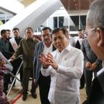 Ketua Dewan Perwakilan Rakyat (DPR) Setya Novanto didampingi oleh Wakil Ketua DPR RI Fahri Hamzah meninjau persiapan pelaksanaan kedatangan Raja Salman Bin Abdulazis di Ruang Paripurna Gedung DPR Komplek Parlemen, Senayan, Jakarta, Selasa (28/2). Raja Arab Saudi Salman bin Abdulaziz al-Saud akan mengunjungi DPR, Kamis (2/3) siang. Pada kesempatan tersebut, Raja Salman akan menyampaikan pidato kurang lebih selama 10 menit menggunakan Bahasa Arab. Sebelum Raja Salman berpidato, Ketua DPR RI Setya Novanto akan menyampaikan pidato terlebih dahulu. AKTUAL/Tino Oktaviano