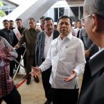 Ketua Dewan Perwakilan Rakyat (DPR) Setya Novanto didampingi oleh Wakil Ketua DPR RI Fahri Hamzah meninjau persiapan pelaksanaan kedatangan Raja Salman Bin Abdulazis di Ruang Paripurna Gedung DPR Komplek Parlemen, Senayan, Jakarta, Selasa (28/2). Raja Arab Saudi Salman bin Abdulaziz al-Saud akan mengunjungi DPR, Kamis (2/3) siang. Pada kesempatan tersebut, Raja Salman akan menyampaikan pidato kurang lebih selama 10 menit menggunakan Bahasa Arab. Sebelum Raja Salman berpidato, Ketua DPR RI Setya Novanto akan menyampaikan pidato terlebih dahulu. AKTUAL/Tino Oktaviano