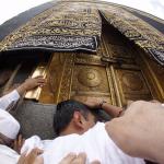 Calon gubernur DKI Jakarta nomor urut satu, Agus Harimurti Yudhoyono (AHY) mengisi masa tenang Pilkada dengan melaksanakan ibadah umrah di Makkah, Minggu, (12/2/2017) bersama para ulama dan habaib dari Jakarta. AKTUAL/TIM AHY/Abror Rizki