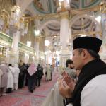 Calon gubernur DKI Jakarta nomor urut satu, Agus Harimurti Yudhoyono (AHY) mengisi masa tenang Pilkada dengan melaksanakan ibadah umrah di Makkah, Minggu, (12/2/2017) bersama para ulama dan habaib dari Jakarta. AKTUAL/TIM AHY/Abror Rizki