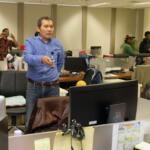 Kabiro Humas KPK Febri Diansyah, menunjukan ruang tahanan koruptor di Gedung Merah Putih di Jakarta, Minggu (19/2/2017). Gedung 16 lantai itu dengan dominasi warna merah putih ini menggantikan gedung lama KPK yang beralamat di Jalan HR Rasuna Said Kav C1, Jakarta Selatan. AKTUAL/Munzir