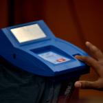 Petugas Bea dan Cukai Bandara Soekarno-Hatta, Cengkareng, mengamankan paket kartu tanda penduduk (KTP) palsu dari Kamboja. Sebanyak 36 KTP palsu itu tidak hanya beralamatkan DKI Jakarta. AKTUAL/Munzir