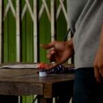 Warga Kampung Akuarium yang tinggal di tenda-tenda darurat memiliki Formulir A5 dan KTP serta KK dapat memberikan hak suara pada Pemilihan Kepala Daerah (Pilkada) DKI Jakarta 2017. AKTUAL/Munzir