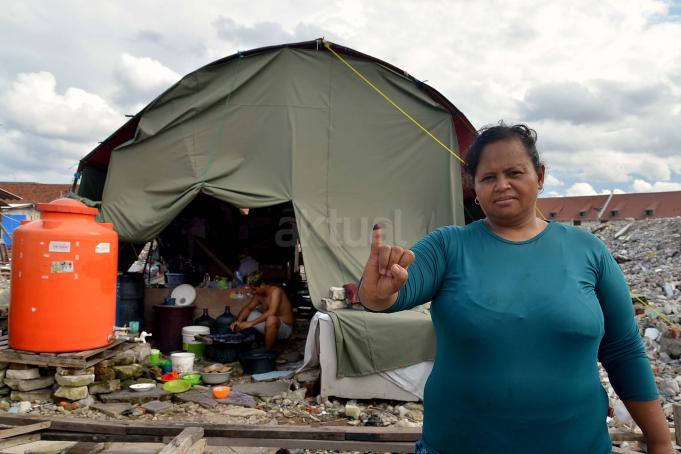 Warga Kampung Akuarium yang tinggal di tenda-tenda darurat memiliki Formulir A5 dan KTP serta KK dapat memberikan hak suara pada Pemilihan Kepala Daerah (Pilkada) DKI Jakarta 2017. AKTUAL/Munzir