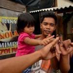 Warga Kampung Akuarium yang tinggal di tenda-tenda darurat memiliki Formulir A5 dan KTP serta KK dapat memberikan hak suara pada Pemilihan Kepala Daerah (Pilkada) DKI Jakarta 2017. AKTUAL/Munzir