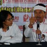 Bupati Purwakarta Dedi Mulyadi (tengah), berbicara saat diskusi publik Merawat Keindonesiaan yang diselenggarakan Lembaga Pemilih Indonesia (LPI) di Jakarta, Rabu (8/2/2017). Diskusi mengambil tema 'Aksi 112 dan Kuda Troya Demokrasi. AKTUAL/Munzir