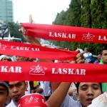 Ratusan ribu umat Islam melakukan aksi long march menuju ke Masjid Istiqal, Jakarta, Sabtu (11/2/2017). Aksi long march ribuan umat Islam membawa berbagai poster dan spanduk yang bertuliskan tolak kriminalisasi Ulama dan haram memilih pemimpina kafir, AKTUAL.COM/Munzir.