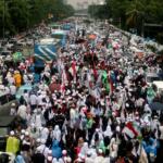Ratusan ribu umat Islam melakukan aksi long march menuju ke Masjid Istiqal, Jakarta, Sabtu (11/2/2017). Kegiatan aksi 112 ini digelar di Masjid Istiqlal dengan agenda zikir dan tausiyah nasional, Aktual.com/Munzir.