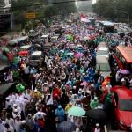 Ratusan ribu umat Islam melakukan aksi long march menuju ke Masjid Istiqal, Jakarta, Sabtu (11/2/2017). Kegiatan aksi 112 ini digelar di Masjid Istiqlal dengan agenda zikir dan tausiyah nasional, Aktual.com/Munzir.