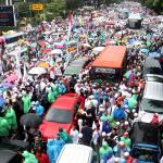 Ratusan ribu umat Islam melakukan aksi long march menuju ke Masjid Istiqal, Jakarta, Sabtu (11/2/2017). Kegiatan aksi 112 ini digelar di Masjid Istiqlal dengan agenda zikir dan tausiyah nasional, Aktual.com/Munzir.