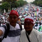 Ratusan ribu umat Islam melakukan aksi long march menuju ke Masjid Istiqal, Jakarta, Sabtu (11/2/2017). Kegiatan aksi 112 ini digelar di Masjid Istiqlal dengan agenda zikir dan tausiyah nasional, Aktual.com/Munzir.