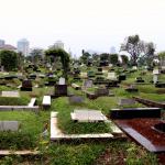 Suasana di sekitar makam TPU Karet Bivak, Jakarta, Selasa (28/2/2017). Dinas Kehutanan DKI Jakarta mengalokasikan dana Rp100 miliar untuk membenahi sekaligus menambah lahan pemakaman pada 2017. AKTUAL/Munzir