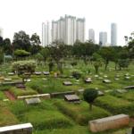 Suasana di sekitar makam TPU Karet Bivak, Jakarta, Selasa (28/2/2017). Dinas Kehutanan DKI Jakarta mengalokasikan dana Rp100 miliar untuk membenahi sekaligus menambah lahan pemakaman pada 2017. AKTUAL/Munzir