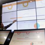 Komisioner KPU RI Ferry Kurnia Rizkiyansyah memantau hasil perhitungan Pilkada Serentak di ruang monitoring KPU RI, Jakarta, Kamis (16/2/2017). Pemantauan dilakukan dalam rangka mengetahui hasil real count sementara berdasarkan scaning c1 disetetiap TPS 101 daerah pilkada. AKTUAL/Munzir