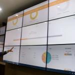 Komisioner KPU RI Ferry Kurnia Rizkiyansyah memantau hasil perhitungan Pilkada Serentak di ruang monitoring KPU RI, Jakarta, Kamis (16/2/2017). Pemantauan dilakukan dalam rangka mengetahui hasil real count sementara berdasarkan scaning c1 disetetiap TPS 101 daerah pilkada. AKTUAL/Munzir