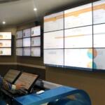 Komisioner KPU RI Ferry Kurnia Rizkiyansyah memantau hasil perhitungan Pilkada Serentak di ruang monitoring KPU RI, Jakarta, Kamis (16/2/2017). Pemantauan dilakukan dalam rangka mengetahui hasil real count sementara berdasarkan scaning c1 disetetiap TPS 101 daerah pilkada. AKTUAL/Munzir