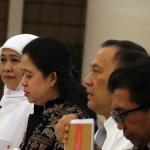 Menteri Koordinator Bidang Pembangunan Manusia dan Kebudayaan (Menko PMK) Puan Maharani memimpin Rapat Koordinasi (Rakor) tingkat menteri didampingi Menteri Sosial Khofifah Indar Parawansa, Gubernur Bank Indonesia Agus D.W. Martowardojo dan Ketua Dewan Komisioner OJK Muliaman D. Hadad di Kantor Kemenko PMK, Jakarta, Senin (6/2/2017). Rakor tersebut membahas mengenai Bantuan Pangan Non Tunai 2017. AKTUAL/Munzir