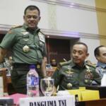 Dari kiri ke kanan, Menhan Ryamizard Ryacudu, Panglima TNI Jenderal Gatot Nurmayanto, KSAD Jenderal TNI Mulyono, KSAL Laksamana Ade Supandi dan KSAU Marsekal Hadi Tjahjanto saat mengikuti raker dengan Komisi I DPR di Gedung Parlemen, Senayan, Jakarta, Senin (6/2/2017). Raker ini membahas evaluasi pencapaian program anggaran dan evaluasi pencapaian kegiatan Kemhan/TNI Tahun 2016 dan rencana kerja program kerja 2017 disamping itu isu-isu aktual di bidang pertahanan dan solusi penyelesaiannya. AKTUAL/Tino Oktaviano