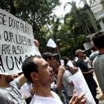 Aksi pencari suaka geruduk Kantor UNHCR. Mereka meminta kejelasan kepada UNHCR terkait kepengurusan administrasi agar dapat menetap di negara pihak ketiga. AKTUAL/Munzir